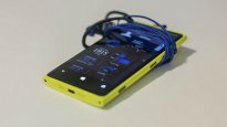 telefon Nokia z żółtą obudową